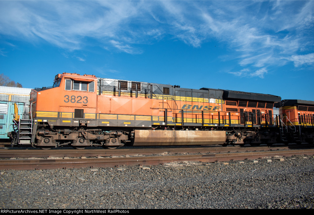BNSF 3823